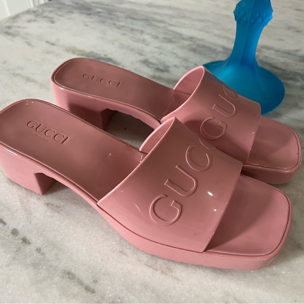 Gucci woman’s Rubber Pink Wild Rose Slides/EU 41/W10.